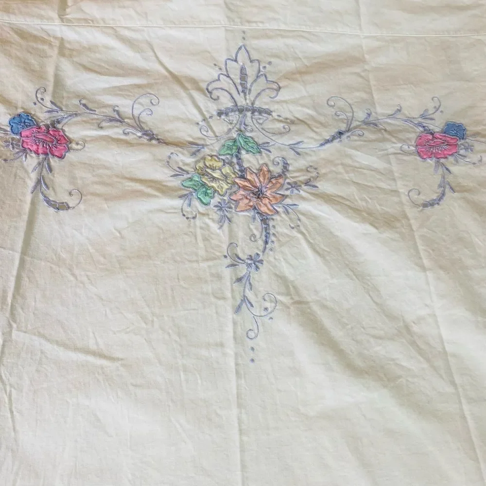 Vintage Hand Embroidered bed Coverlet Queen 100% cotton Cottage Romantic